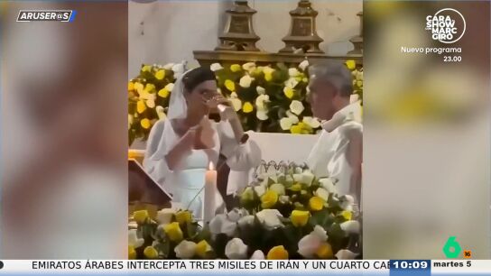 El viral del 's&iacute;, quiero' de la novia que se pasa con el vino y el cura reacciona al instante