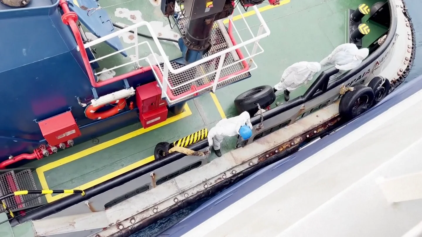 Las primeras imágenes del crucero con los afectados por el hantavirus Las primeras imágenes del crucero con los afectados por el hantavirus