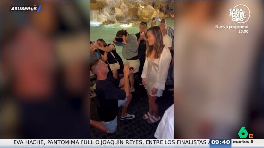 La desastrosa pedida de mano en la Fontana di Trevi: acaba en rechazo y momento 'tierra, tr&aacute;game'