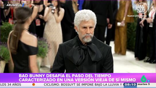 Bad Bunny se envejece para la Met Gala 2026: canas, arrugas, bast&oacute;n y un traje de Zara