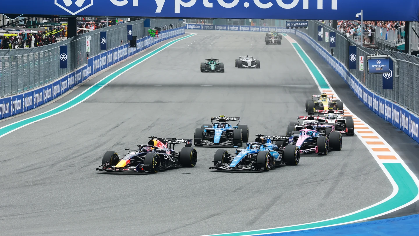 Max Verstappen luchando con los Williams Max Verstappen luchando con los Williams