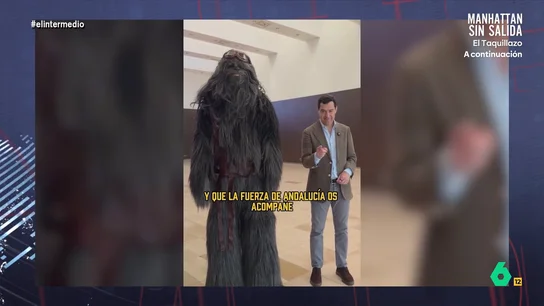 Dani Mateo, sobre el abrazo de Juanma Moreno Bonilla y Chewbacca de Star Wars: "Esta sí que no la visteis venir..." Dani Mateo, sobre el abrazo de Juanma Moreno Bonilla y Chewbacca de Star Wars: "Esta sí que no la visteis venir..."