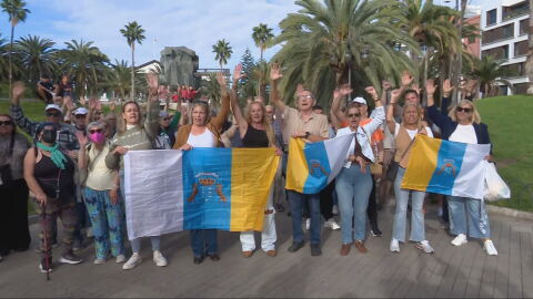 Una peque&ntilde;a protesta en La Palma contra la llegada del barco con hantavirus