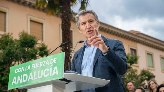 El presidente del Partido Popular, Alberto Núñez Feijóo, clausura este miércoles un mitin en Guadix (Granada) para las elecciones autonómicas del 17 de mayo. El presidente del Partido Popular, Alberto Núñez Feijóo, clausura este miércoles un mitin en Guadix (Granada) para las elecciones autonómicas del 17 de mayo.