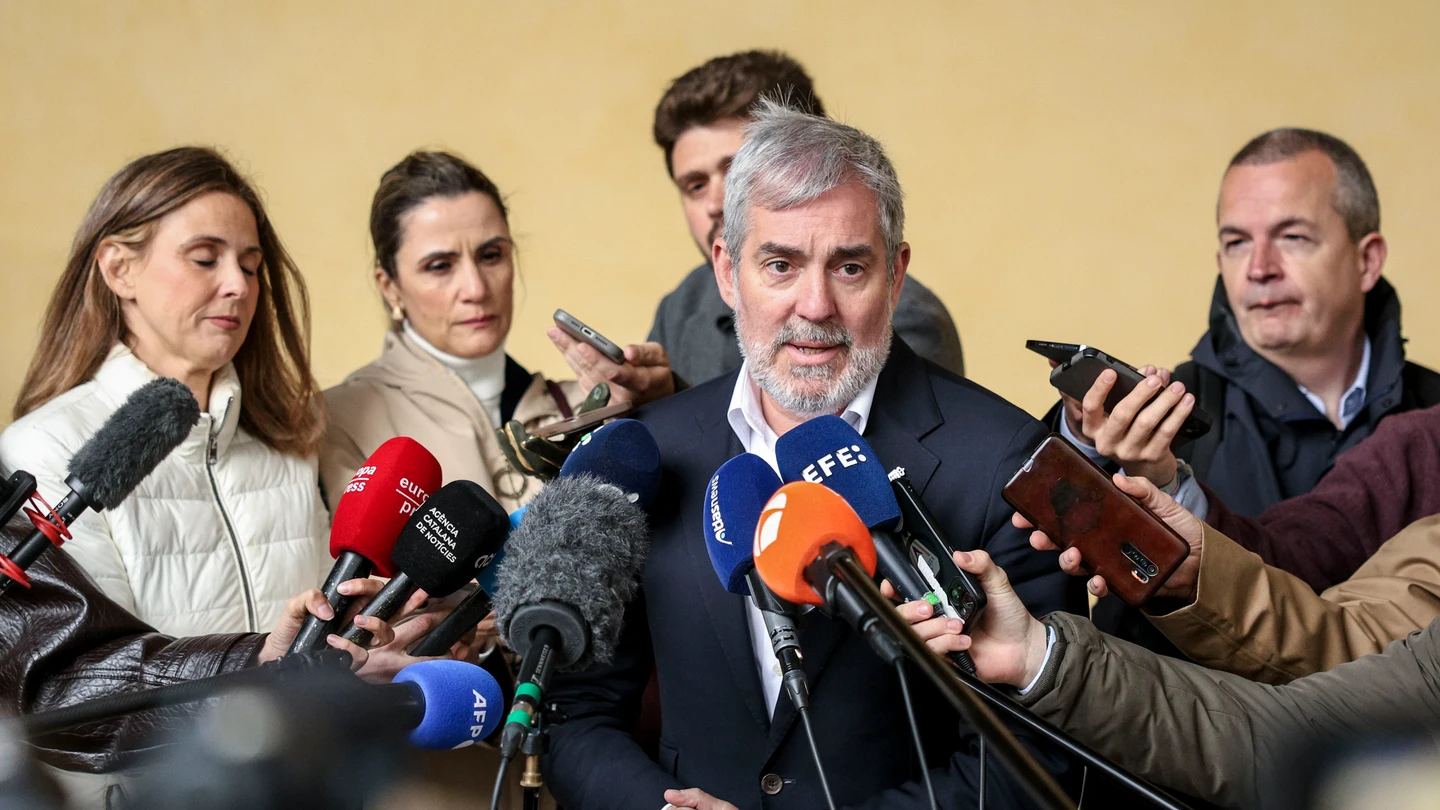 El presidente de Canarias, Fernando Clavijo, atiende a los medios en Bruselas El presidente de Canarias, Fernando Clavijo, atiende a los medios en Bruselas