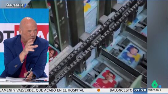 La teor&iacute;a de Alfonso Ar&uacute;s sobre los cromos del Mundial: "No me creo que la m&aacute;quina lo haga de forma aleatoria"