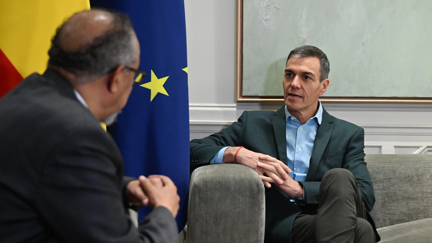 Pedro Sánchez, con el director de la OMS Pedro Sánchez, con el director de la OMS