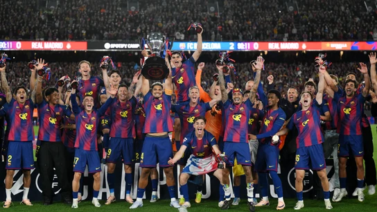 Histórico: ¡El Barça se proclama campeón de Liga en el Clásico ante el Real Madrid! Histórico: ¡El Barça se proclama campeón de Liga en el Clásico ante el Real Madrid!