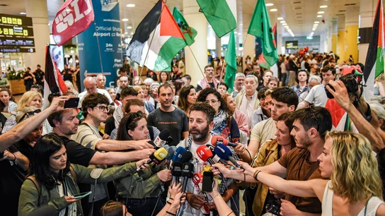 El activista de la Global Sumud Flotilla Saif Abukeshek llega al Aeropuerto de Barcelona. El activista de la Global Sumud Flotilla Saif Abukeshek llega al Aeropuerto de Barcelona.