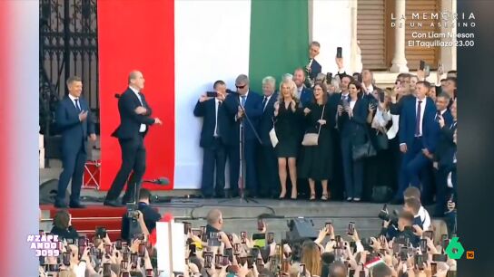 Est&aacute; claro que una de las cosas favoritas de Zsolt Hegedus es bailar. Y, de nuevo, no ha dudado en compartir esta afici&oacute;n con los h&uacute;ngaros, en esta ocasi&oacute;n en la toma de posesi&oacute;n del primer ministro. 