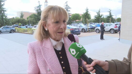 Esperanza Aguirre se l&iacute;a criticando al Gobierno: "Pone una cortina de humo con esto del coronavirus, que es un programa de televisi&oacute;n"