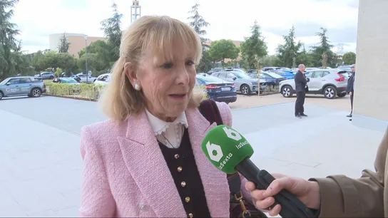 Esperanza Aguirre se lía criticando al Gobierno: "Pone una cortina de humo con esto del coronavirus, que es un programa de televisión" Esperanza Aguirre se lía criticando al Gobierno: "Pone una cortina de humo con esto del coronavirus, que es un programa de televisión"