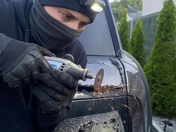 Ya no necesitan romper una ventanilla para robarte, y los coches más modernos son los más vulnerables Ya no necesitan romper una ventanilla para robarte, y los coches más modernos son los más vulnerables