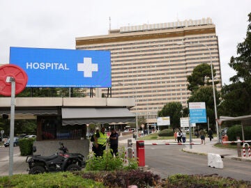 Hospital G&oacute;mez Ulla donde permanecen en cuarentena los 14 espa&ntilde;oles que viajaban en el MV Hondius