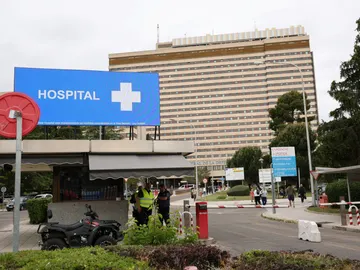 Hospital Gómez Ulla donde permanecen en cuarentena los 14 españoles que viajaban en el MV Hondius Hospital Gómez Ulla donde permanecen en cuarentena los 14 españoles que viajaban en el MV Hondius