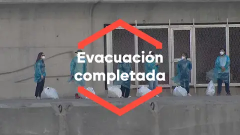 Un amarre en el puerto 'in extremis' por el viento y un éxito de operativo: termina la evacuación en Tenerife del crucero con hantavirus Un amarre en el puerto 'in extremis' por el viento y un éxito de operativo: termina la evacuación en Tenerife del crucero con hantavirus