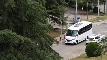 Pasajeros españoles del MV Hondius llegando al Hospital Gómez Ulla Pasajeros españoles del MV Hondius llegando al Hospital Gómez Ulla