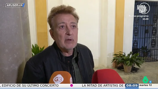 Manolo García, tras tirarse al público en pleno concierto: "¿Cómo que me he caído?, ¡me he tirado y no me ha pasado nada!" Manolo García, tras tirarse al público en pleno concierto: "¿Cómo que me he caído?, ¡me he tirado y no me ha pasado nada!"