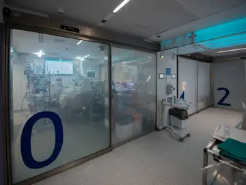 Área de Vigilancia Intensiva del Hospital Clínic de Barcelona Área de Vigilancia Intensiva del Hospital Clínic de Barcelona