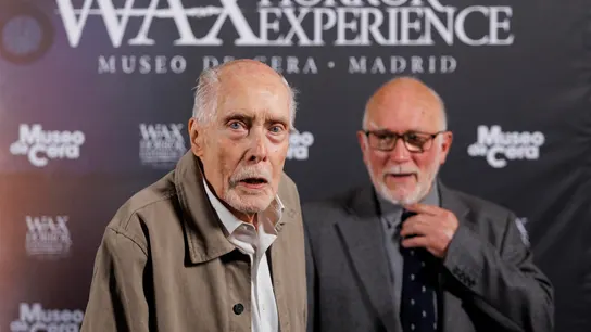Imagen de archivo del actor estadounidense Jack Taylor junto al escultor Colin Arthur. Imagen de archivo del actor estadounidense Jack Taylor junto al escultor Colin Arthur.