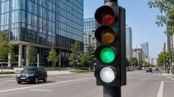 El sem&aacute;foro tal y como lo conocemos podr&iacute;a desaparecer por culpa de una tecnolog&iacute;a cada vez m&aacute;s com&uacute;n en los coches