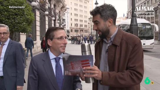 Martínez-Almeida recomienda a Isma Juárez ir a la misa del papa en Madrid: "Lo necesitas desesperadamente" El reportero charla con el alcalde de Madrid sobre la próxima visita del papa León XIV a la capital. El sumo pontífice, entre otros actos, llevará a cabo una misa en el Bernabéu.
