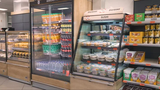 Batalla de bares contra supermercados por los espacios para comer platos preparados: "Eso es competencia desleal" Batalla de bares contra supermercados por los espacios para comer platos preparados: "Eso es competencia desleal"