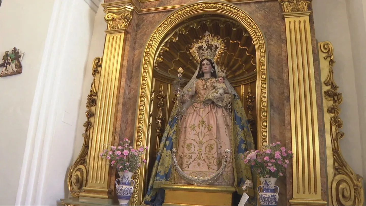 Robo en una iglesia de Málaga: fingen ser fieles para quitarle joyas a la Virgen del Rosario Robo en una iglesia de Málaga: fingen ser fieles para quitarle joyas a la Virgen del Rosario