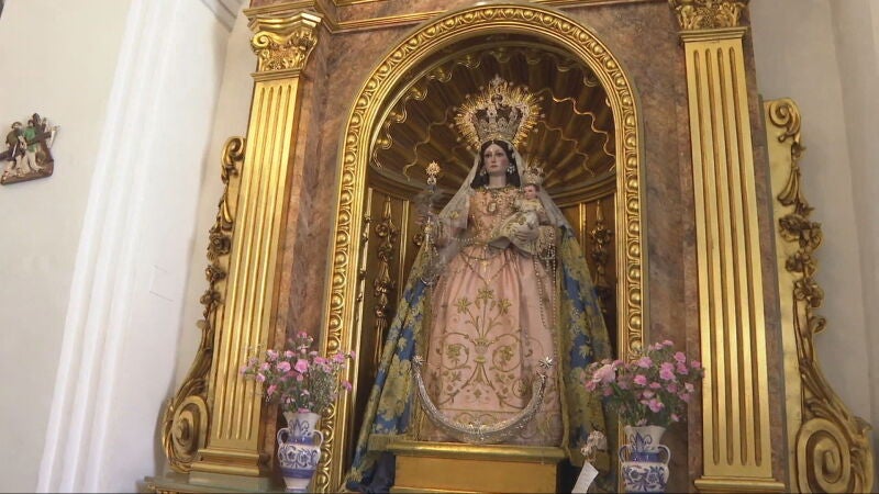Robo en una iglesia de M&aacute;laga: fingen ser fieles para quitarle joyas a la Virgen del Rosario