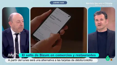 Gonzalo Bernardos señala los beneficios de poder pagar con Bizum: "La comisión para los comercios será más pequeña" En muchos comercios ya se podrá pagar utilizando esta aplicación española. Para el economista, esto hará que, por ejemplo, Visa y Mastercard deban reducir las comisiones que cobran a los comerciantes ya que tienen un nuevo competidor.