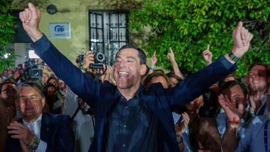 Juanma Moreno celebra la victoria en las elecciones andaluzas