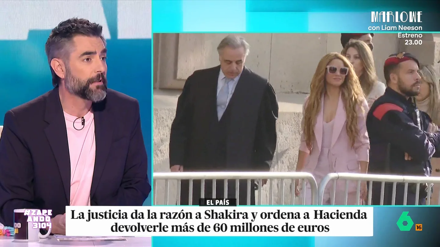 Dani Mateo pide parte del dinero que Hacienda debe devolver a Shakira: "Los cómicos hemos hecho cachondeo y ahora..." "¿Quién me devuelve a mí esas horas invertidas?", se lamenta el presentador de Zapeando. Mateo cree que el fisco debería pedir perdón a su sector debido al tiempo que han perdido haciendo chistes sobre el problema de la cantante con ellos.