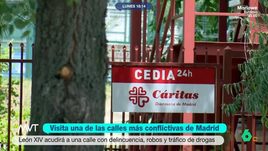 Delincuencia, robos y tráfico de drogas: así es la peligrosa calle de Madrid que visitará el papa El sumo pontífice visitará un centro de Cáritas que se encuentra en la calle Cullera del barrio de Lucero. Ahí tendrá una reunión con varios de sus usuarios.