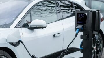 Recargar un el&eacute;ctrico cuesta 100 euros menos al mes que un veh&iacute;culo de gasolina