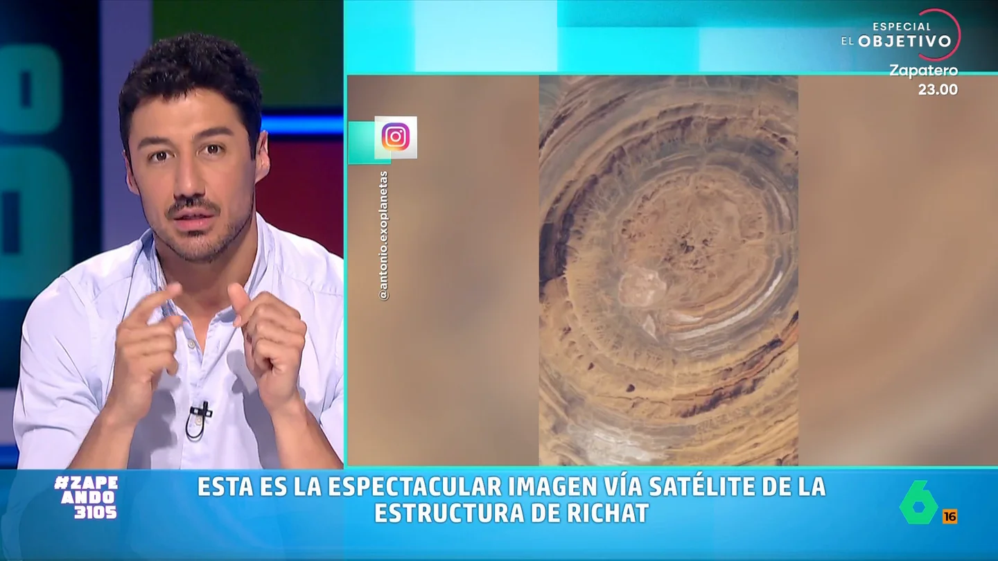 Así se ve "el ojo del Sáhara": Francisco Cacho analiza la espectacular imagen de la estructura de Richat que ha publicado la NASA La NASA ha publicado una espectacular imagen de la estructura de Richat, una cúpula geológica que en la década de 1930 se creía que era el impacto de un meteorito. En este vídeo, analiza este sorprendente enclave de Mauritania.