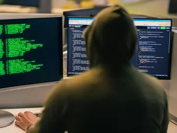 Saltan las alarmas con WhatsApp, te contamos cómo prevenir las estafas que se realizan a diario Saltan las alarmas con WhatsApp, te contamos cómo prevenir las estafas que se realizan a diario