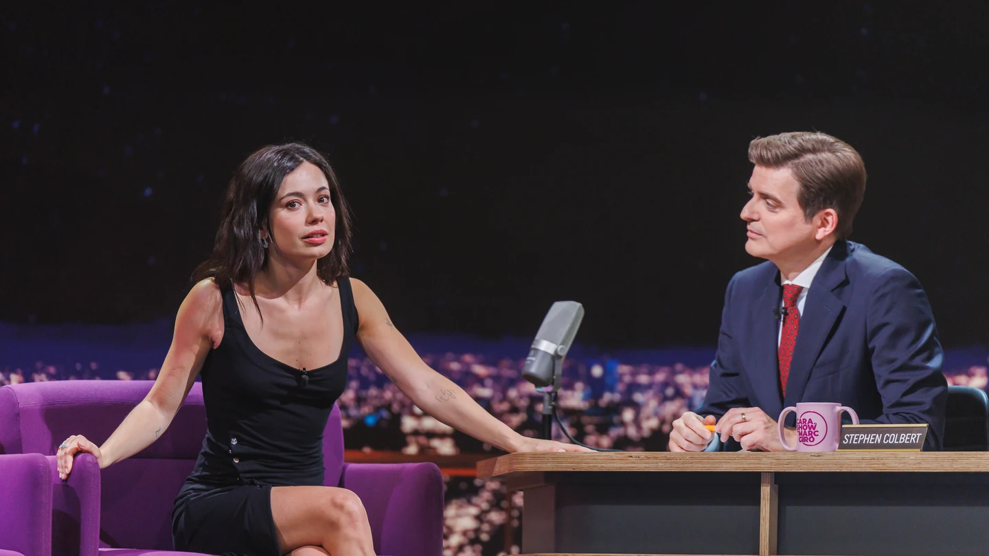 Anna Castillo se atreve con su primer "calvo" en 'Se tiene que morir mucha gente': "Mi personaje se ha apropiado de esa broma de tío heterosexual" Anna Castillo se atreve con su primer "calvo" en 'Se tiene que morir mucha gente': "Mi personaje se ha apropiado de esa broma de tío heterosexual"