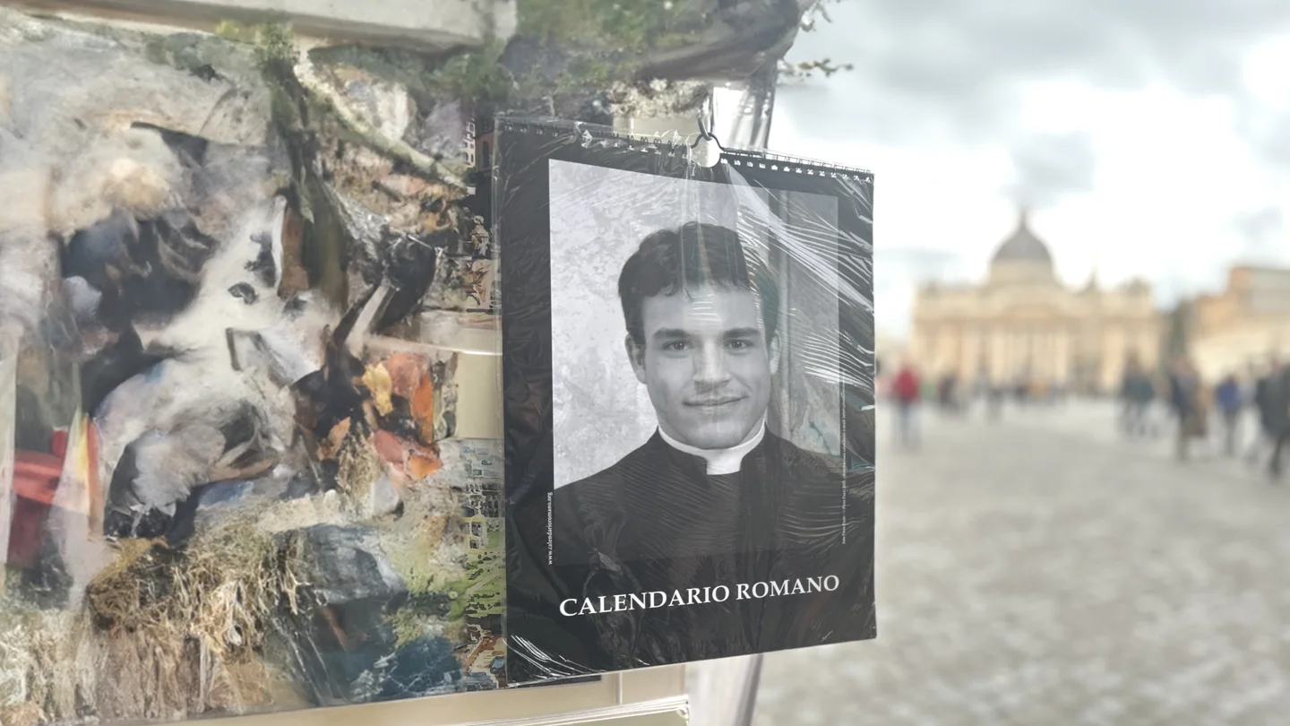 El 'cura' más famoso de Roma no lo era: desvelado el misterio de uno de los souvenirs más vendidos El 'cura' más famoso de Roma no lo era: desvelado el misterio de uno de los souvenirs más vendidos