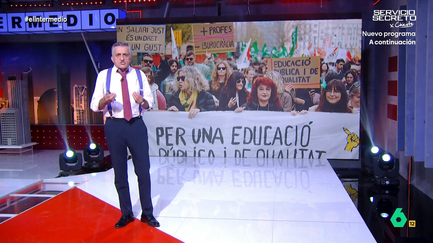 Wyoming recuerda la otra actualidad opacada por los casos de corrupción: "No solo nos quitan el dinero, también la atención" Wyoming, "harto de hablar de corrupción", dedica unos minutos a hablar de la huelga indefinida de la educación valenciana, la manifestación del Sindicato de Inquilinas por la vivienda y el accidente de un hombre en Pinos Puente.