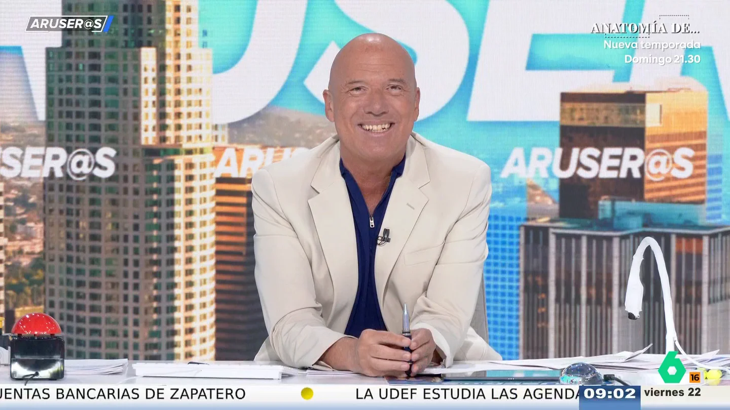 La divertida 'pullita' de Alfonso Arús en su cumpleaños a Sebas Maspons por compartir plató: "Mala combinación" La divertida 'pullita' de Alfonso Arús en su cumpleaños a Sebas Maspons por compartir plató: "Mala combinación"