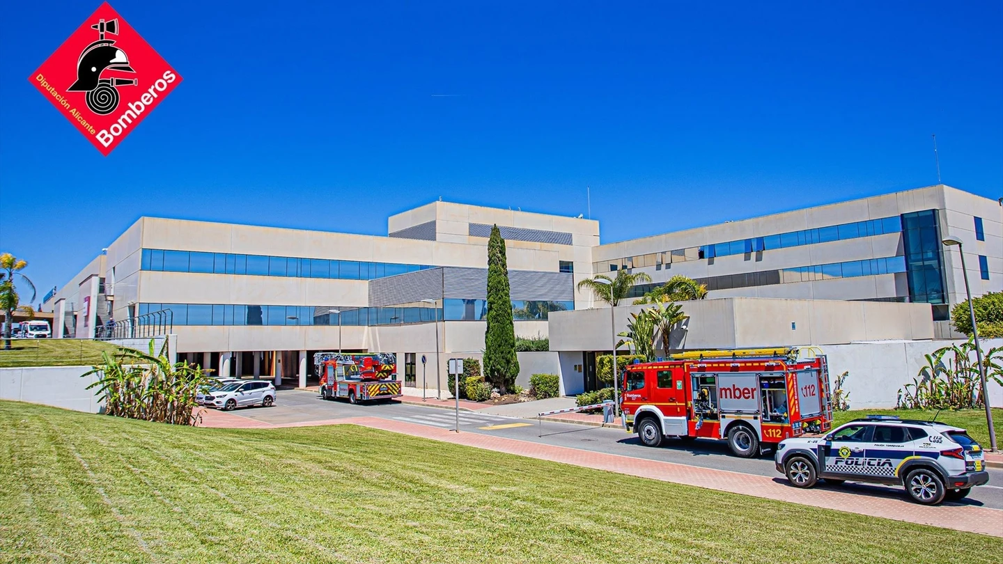 Imagen del Hospital de Torrevieja, donde se ha registrado el incendio. Imagen del Hospital de Torrevieja, donde se ha registrado el incendio.