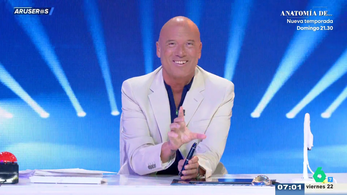 La reacción de Alfonso Arús a la felicitación rumbera por su cumpleaños: "¡No sé qué es peor, lo de los mariachis o esto!" La reacción de Alfonso Arús a la felicitación rumbera por su cumpleaños: "¡No sé qué es peor, lo de los mariachis o esto!"