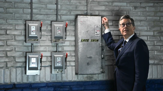 Stephen Colbert apaga las luces de 'The Late Show' en su último programa Stephen Colbert apaga las luces de 'The Late Show' en su último programa