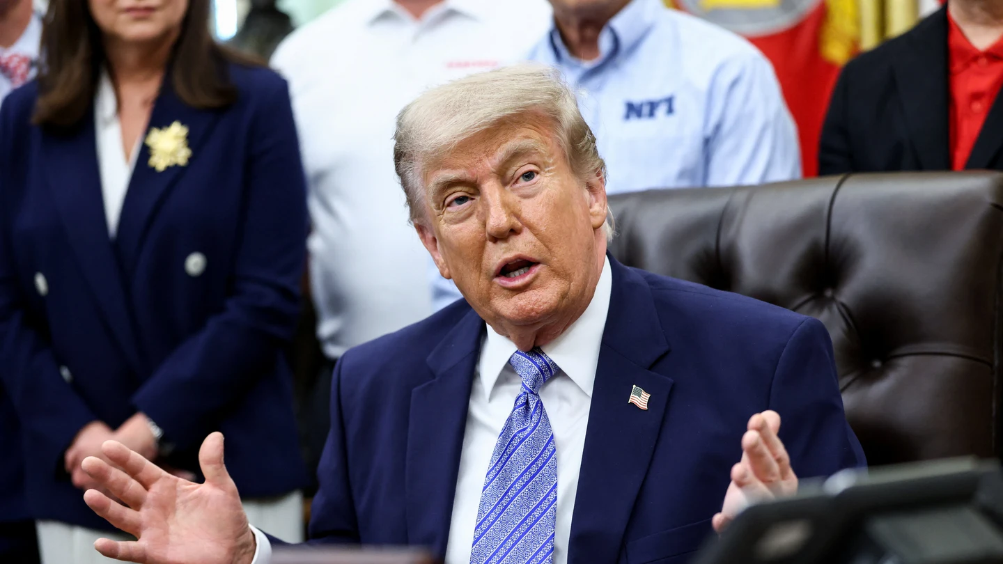 El presidente de Estados Unidos, Donald Trump, comparece ante los medios en el Despacho Oval de la Casa Blanca El presidente de Estados Unidos, Donald Trump, comparece ante los medios en el Despacho Oval de la Casa Blanca