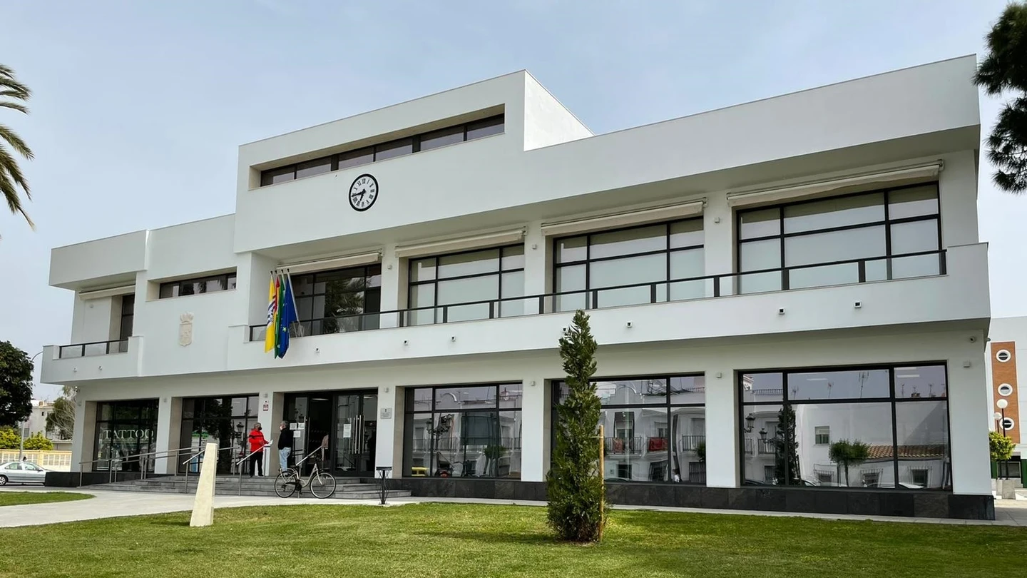 Fachada del Ayuntamiento de Isla Cristina (Huelva). Fachada del Ayuntamiento de Isla Cristina (Huelva).