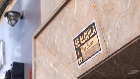 Cartel de alquiler, a 18 de mayo de 2026, en Madrid (España). Cartel de alquiler, a 18 de mayo de 2026, en Madrid (España).