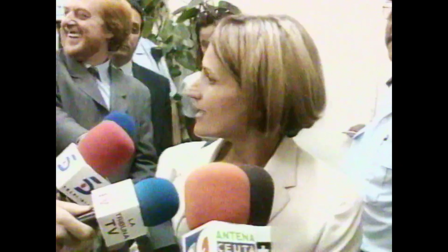 La diputada socialista tránsfuga que dejó Ceuta en manos de Jesús Gil: "La llevaron con toda su familia a Eurodisney" La diputada socialista tránsfuga que dejó Ceuta en manos de Jesús Gil: "La llevaron con toda su familia a Eurodisney"