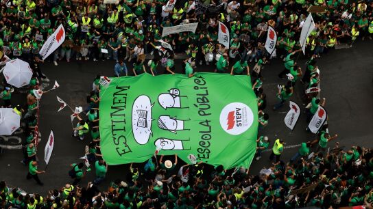 Una manifestaci&oacute;n "hist&oacute;rica" llena Valencia de profesores en una imagen de archivo.