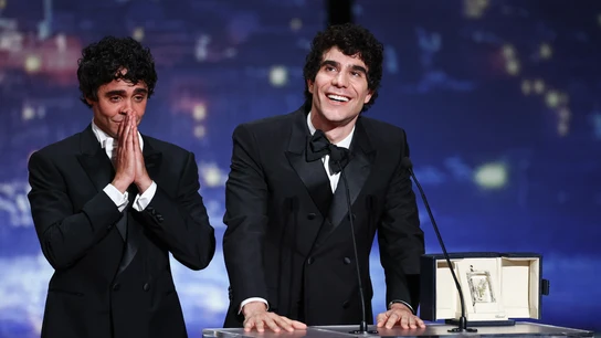 Javier Ambrossi y Javier Calvo arrasan en Cannes y se llevan el Premio a mejor dirección por 'La bola negra'. Javier Ambrossi y Javier Calvo arrasan en Cannes y se llevan el Premio a mejor dirección por 'La bola negra'.