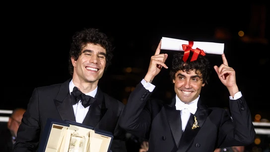 Javier Calvo y Javier Ambrossi, 'Los Javis', ganan el Premio a mejor dirección por 'La bola negra' en la 79.ª edición del festival cinematográfico. Javier Calvo y Javier Ambrossi, 'Los Javis', ganan el Premio a mejor dirección por 'La bola negra' en la 79.ª edición del festival cinematográfico.
